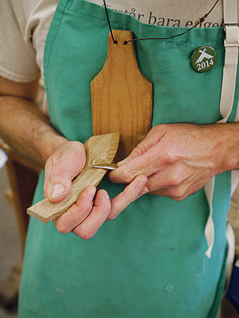 Changing cutting technique helps to avoid muscle fatigue.