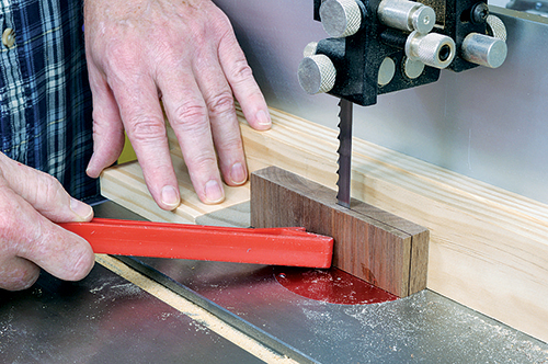 Cut the fulcrum wedge on the band saw at a 5˚ angle. You need a push stick and push block for the small workpiece.