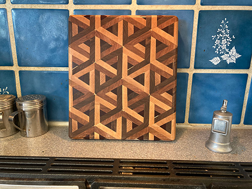 Cutting board with three dimensional pattern