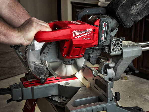 Milwaukee M18 FUEL™ 7-1/4-in. Sliding Miter Saw