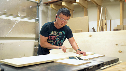 Alex fang cutting panel on table saw