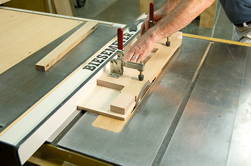 Cutting tapers in calendar frame with shop made sawing jig