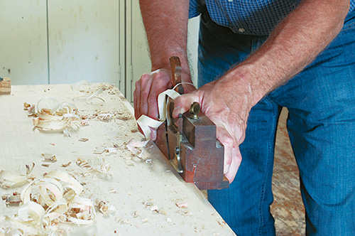 Cutting rabbet with fillester hand tool