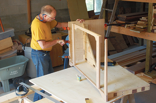 Installing temporary corner brackets in entertainment center case