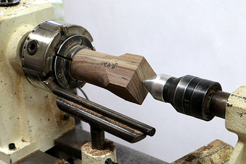 Setting beehive ornament tenon in lathe jaw chuck