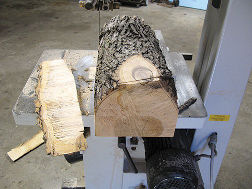 Cutting flat surface on log with band saw