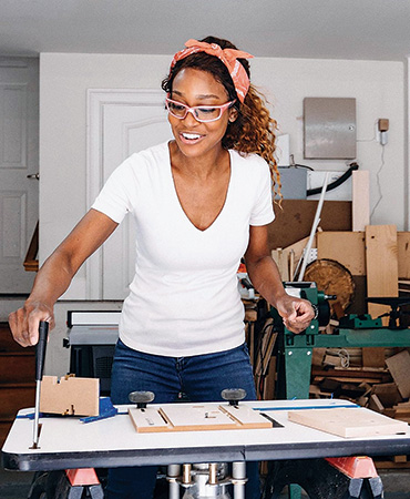 Char Miller-King setting up a router table