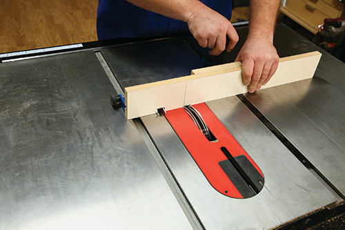 Cutting notches for dog kennel rails with dado blade