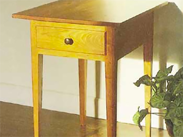 Hepplewhite-style end table
