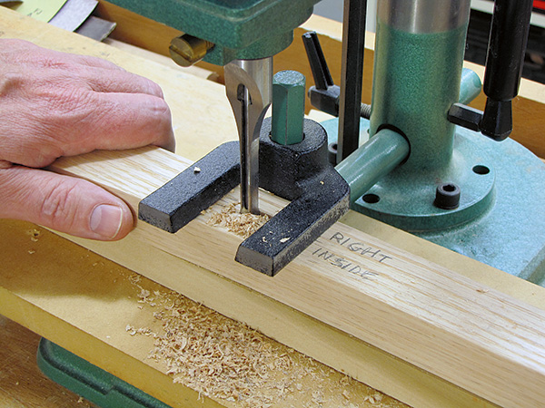 Chopping out mortise for chair backrest with mortising machine