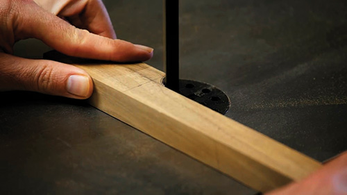 Cutting table stretcher with a band saw