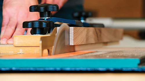 Cutting an angle with a tapering jig on the table saw