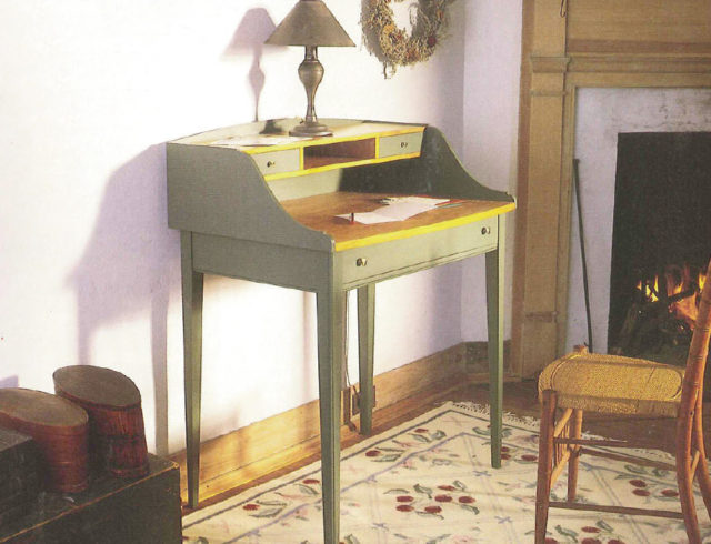Small pine desk
