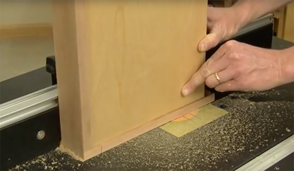 How to Cut Stopped Grooves or Dadoes Using a Router Table