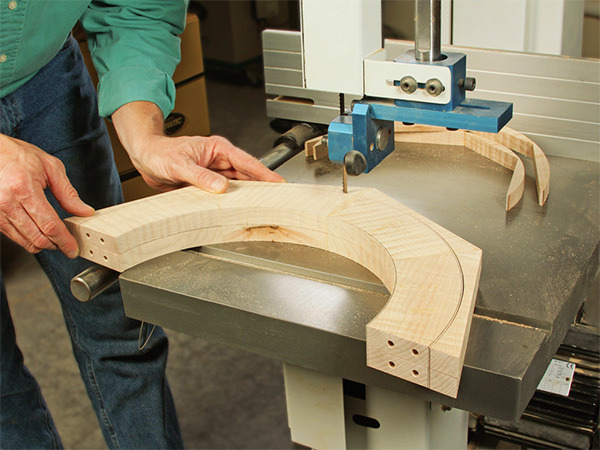 VIDEO: Cutting a Circular Frame with a Band Saw