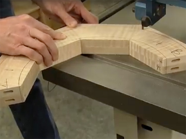 VIDEO: Cutting Circular Pieces with a Band Saw
