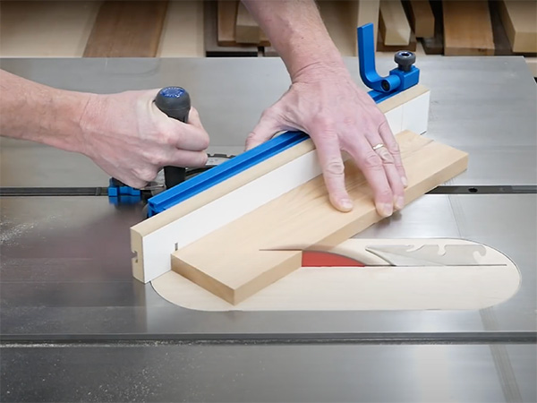 Using Rockler miter gauge and fence to cut miter joints