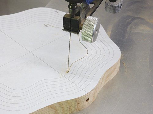 Making a spiral cut on a pattern with a scroll saw