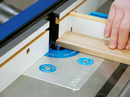 Setting up straight router bit for cutting tray joint