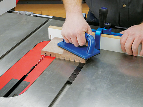 Using table saw to cut slots for knife holder