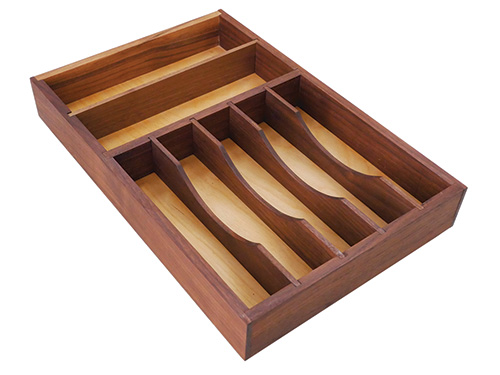Silverware tray for installing in a drawer