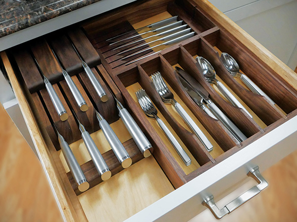 Drawer silverware storage with matching knife block