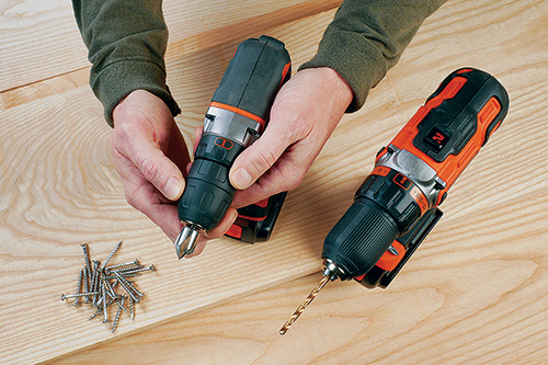 Single-sleeve ratcheting drill/driver chucks