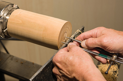 Measuring the width of the earring stand base cut