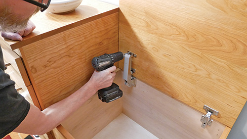Installing hinges to hold up entry bench chest lid