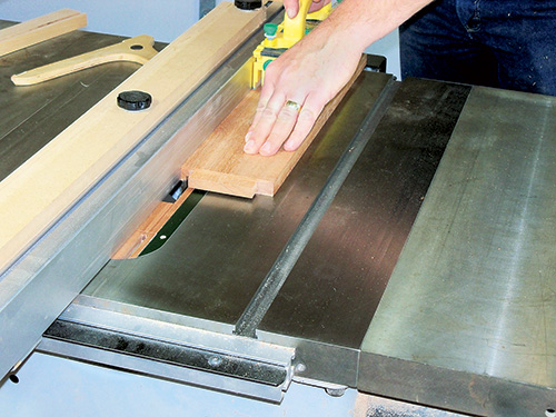 Cutting grooves in envelope table on table saw