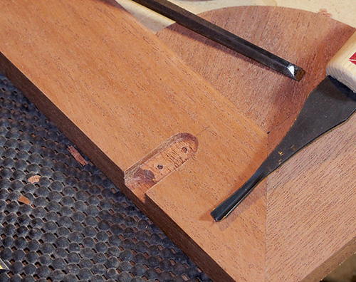 Cut hinge positions for envelope table leaves