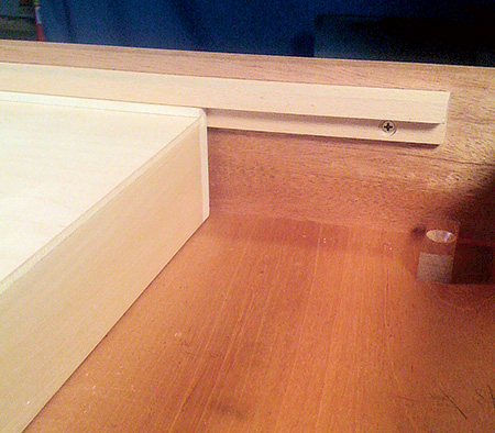 Installing drawer runner in envelope table