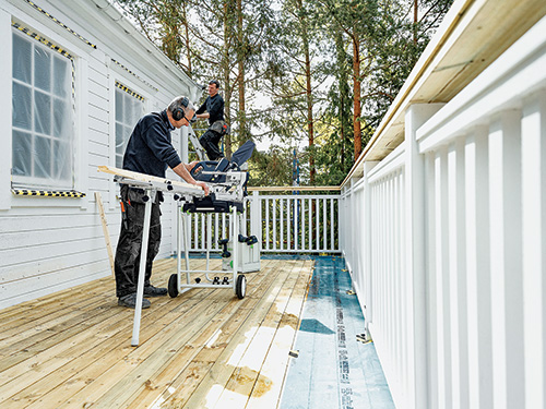 Working outdoors with Festool miter saw an extension table