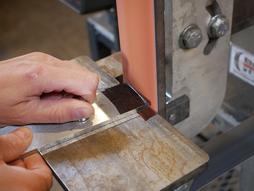 Grinding plane blade with a belt sander