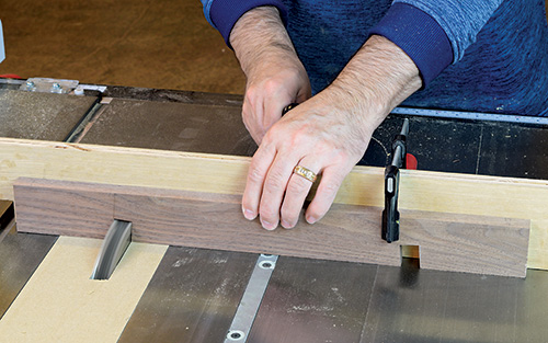 Cutting angled notches in table rails with dado blade