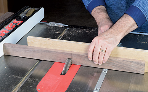 Cutting notch in table stretcher with dado blade