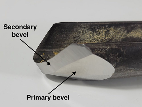 A woodturning gouge sharpened with two diferent bevels