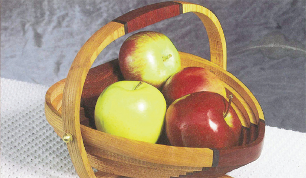 Collapsible basket with handle