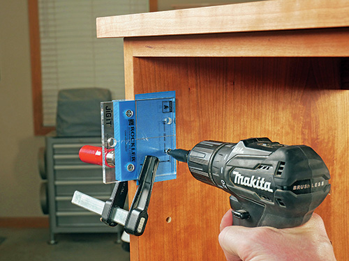 Using installation jig to set up hinge installation