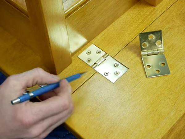 VIDEO: How to Install a Drop Leaf Hinge