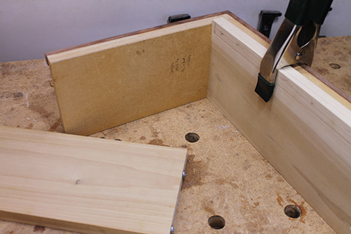 Lining up cabinet stock with a right angle jig