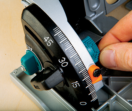 Makita provides a full bevel tilt range from -1° to 48°, as well as a separate knob with preset stops at 22.5° and 45°.