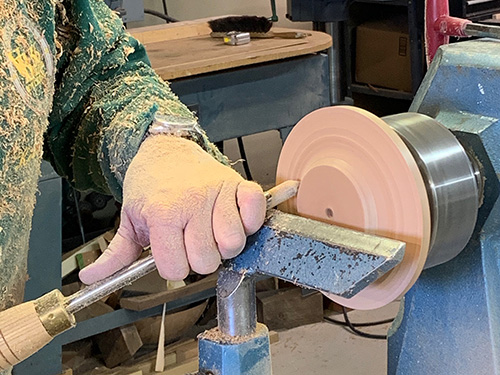 Turning top of manhole box cover top