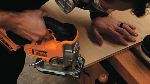 Cutting rounded panel corners with a jigsaw