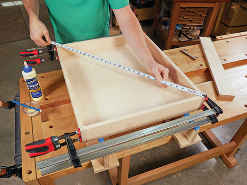 Measuring diagonal of miter station dust tray