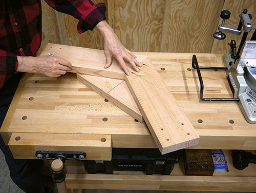 Tracing gusset angle for mobile lathe base