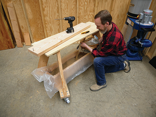 Weighing mobile lathe stand base with sand