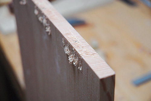 Cutting kerfs for dovetail sockets with a chisel