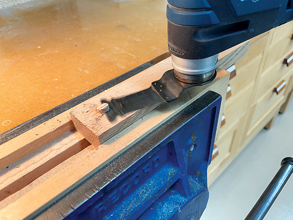 Cutting dowels with a oscillating cutter