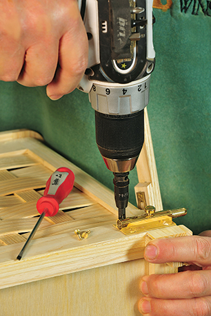 Attaching hinge for picnic basket handle on frame